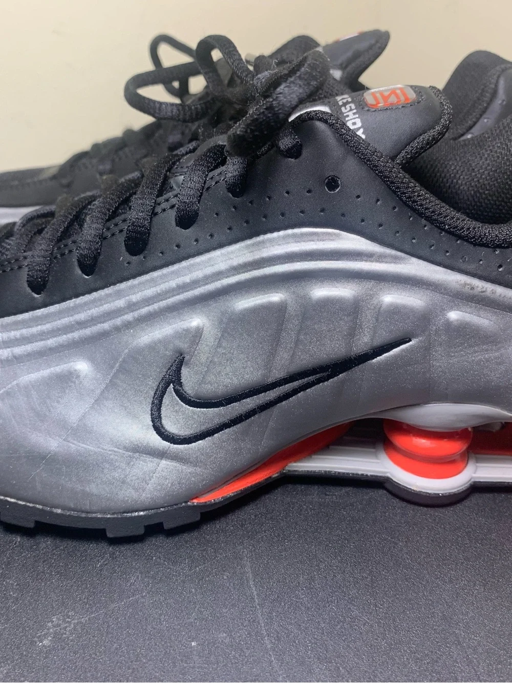 Youth Nike Shox Sneakers (Size 5Y US) Great Condition